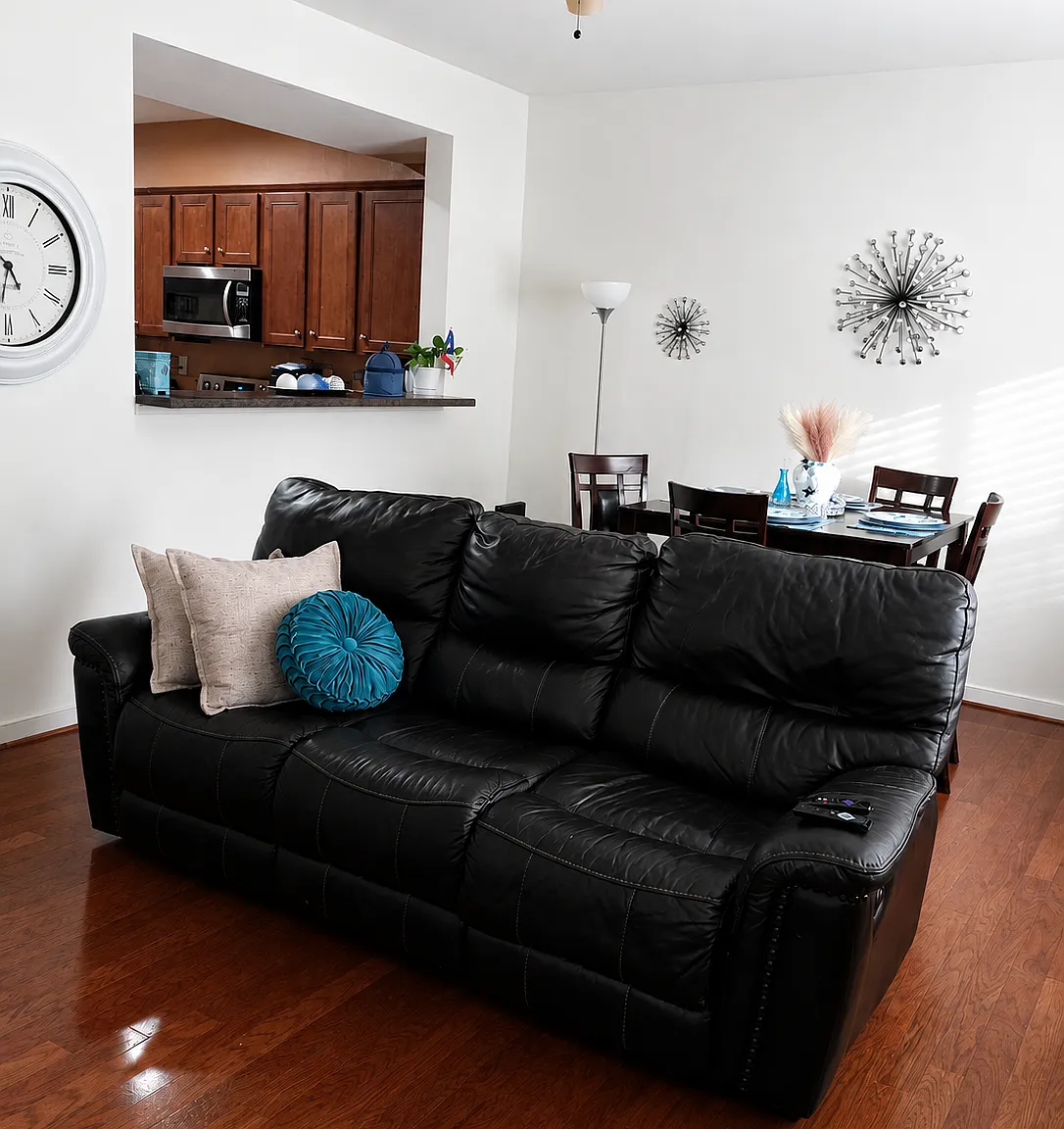 3 bed, 2.5 bath, 1600 sqft, $2,600 — Photo 3