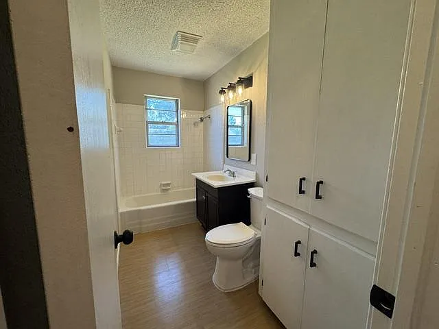 818 E Hayes St — Photo 14