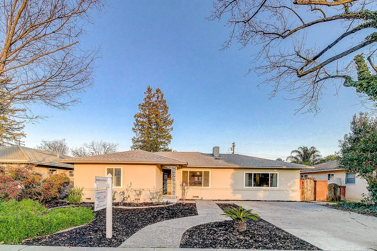 1526 Bronson Ave photo 1