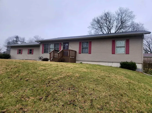 703 S Main St, Clarksville, IA 50619