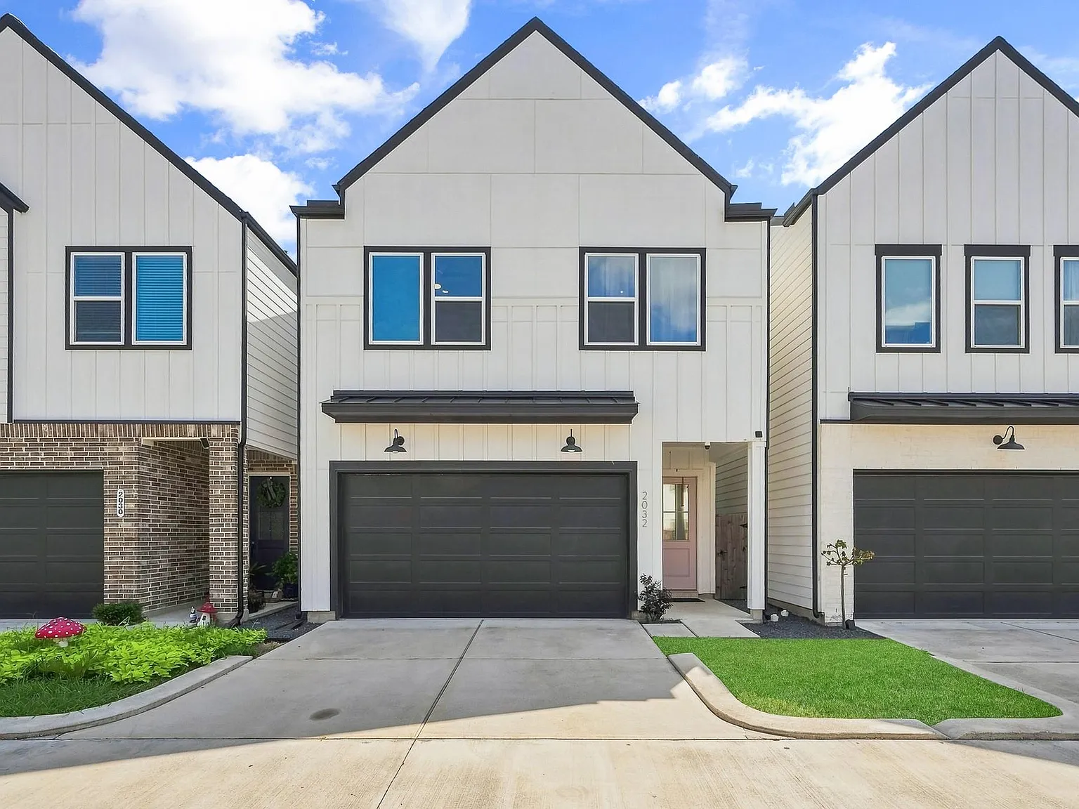 3 bed, 2.5 bath, 1904 sqft, $2,500 — Photo 1