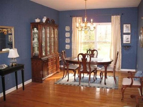 5th image of 418 Pinkster Ln