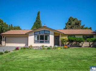 250 Meadowlark Ln, Sequim, WA