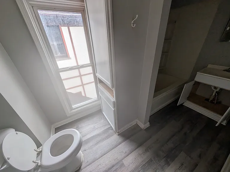 608 W Highland Ave — Photo 5