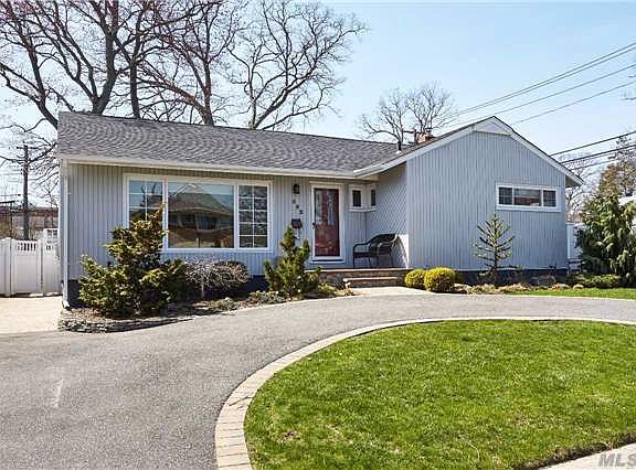 2nd image of 592 Garden Ln