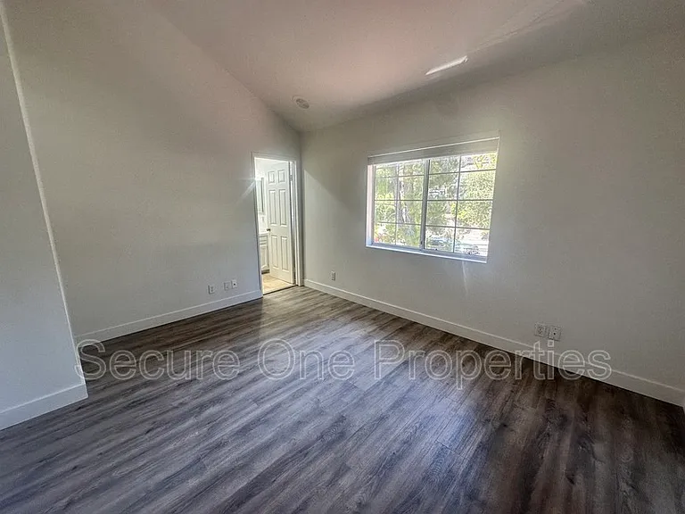 674 Warwick Ave — Photo 28