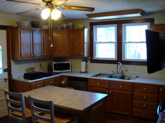 3rd image of 125 E Laurel Ave
