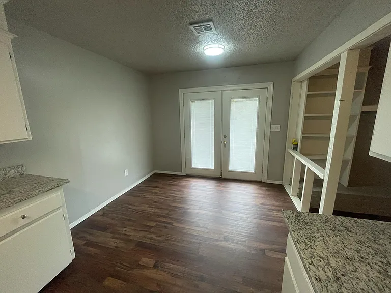 1252 S 27th Pl — Photo 10