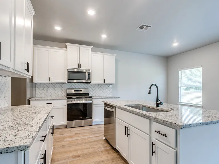 2379 Clubhouse Dr — Photo 9