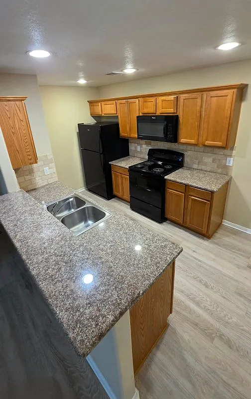 2 bed, 2.0 bath, 1000 sqft, $1,300 — Photo 3