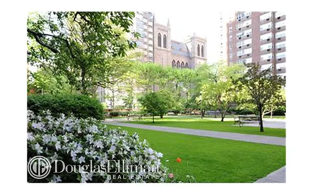 Sold by Douglas Elliman | media 8