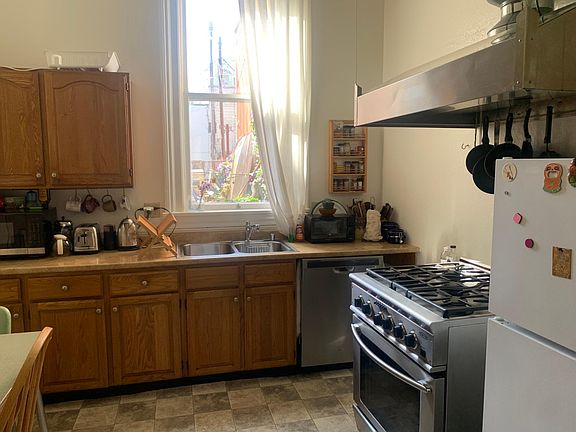 Fully stocked kitchen with view to backyard