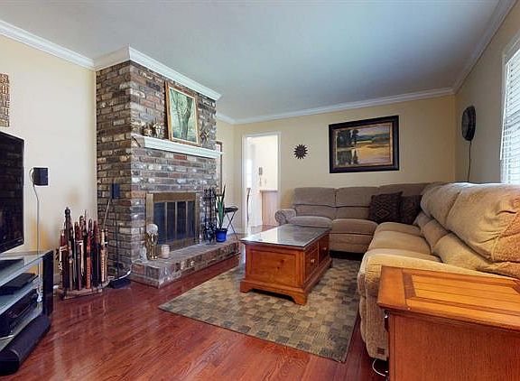 2nd image of 205 Norfolk Dr