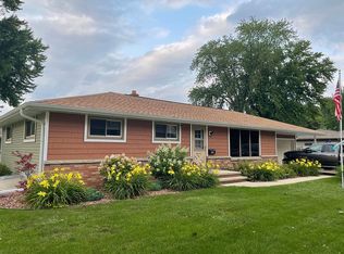 130 Jean St, Combined Locks, WI 54113