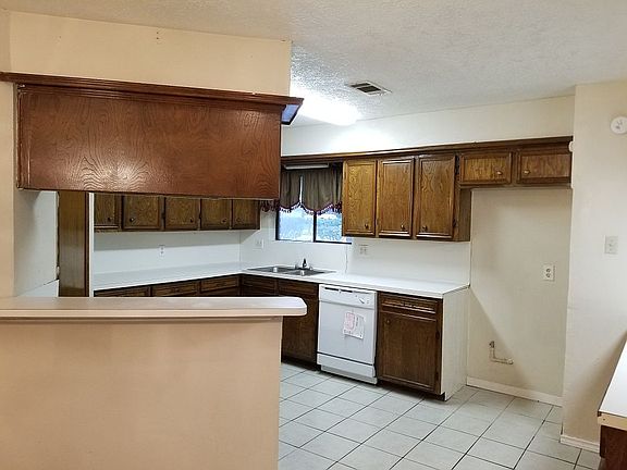5th image of 7423 Lone Oak Dr