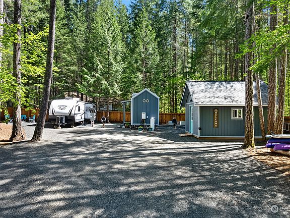 2nd image of 130 N Kokanee Cove Way