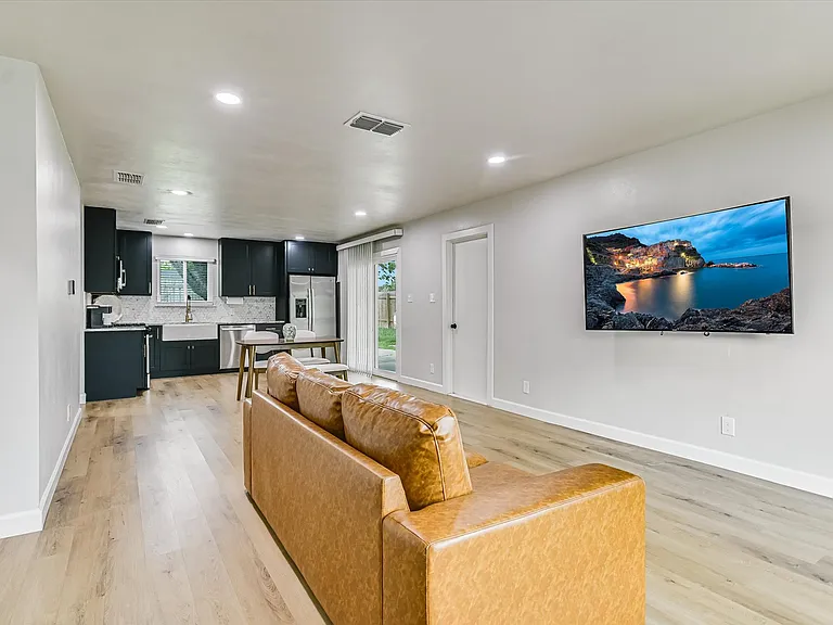 511 Arbor Ln — Photo 26
