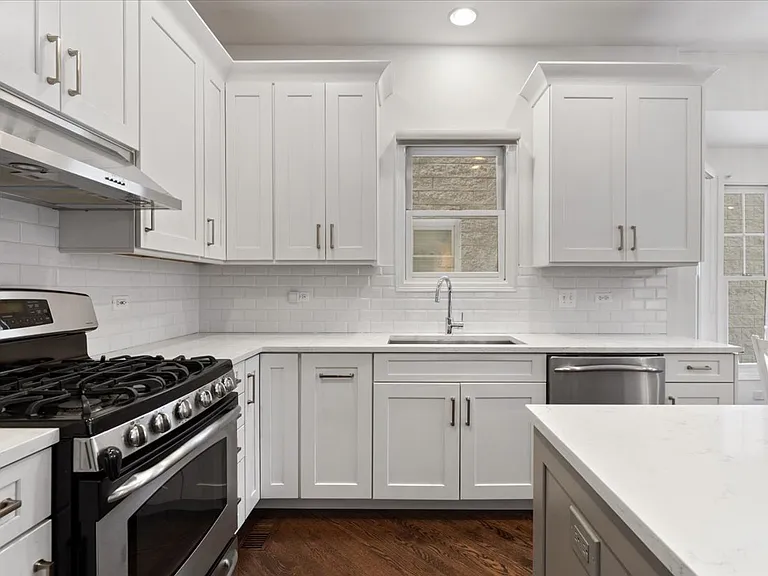 1310 W Fletcher St #1E — Photo 11