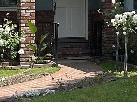 3rd image of 368 W Spazier Ave