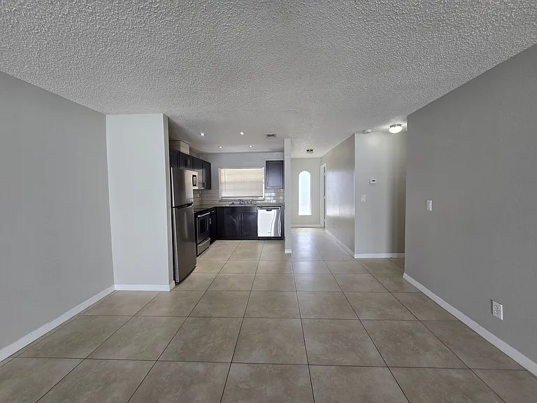 702 SE 47th St #4 — Photo 9