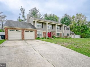 514 Meadow Ct, Mount Laurel, NJ 08054