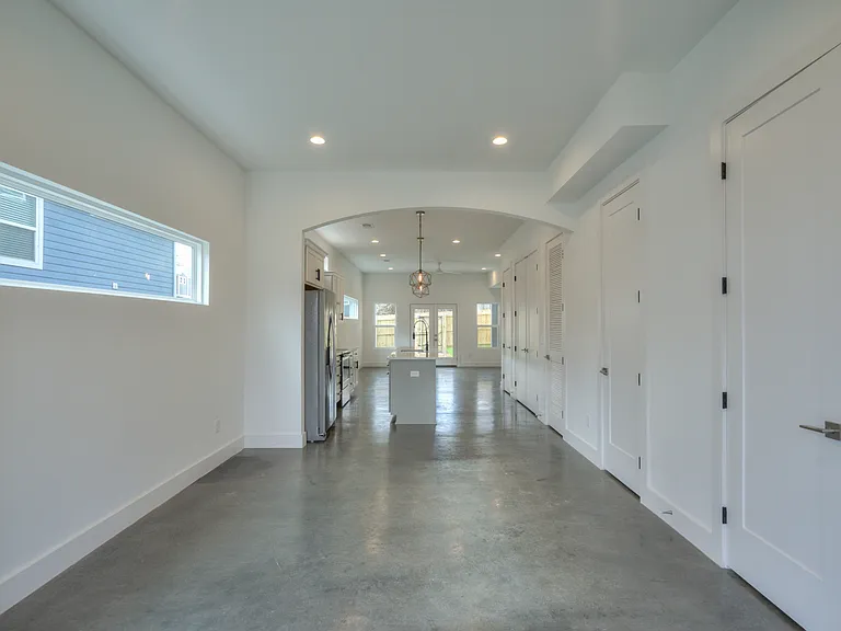 2411A Middle St — Photo 2