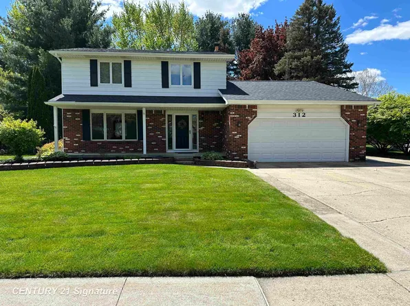 312 Sunrise Dr, Flushing, MI 48433