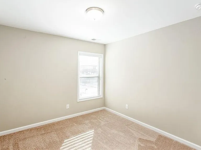 2105 Greencrest Cir — Photo 16