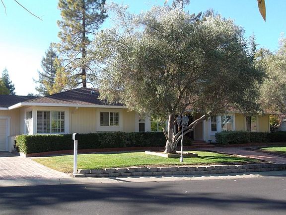 2nd image of 835 Mesa Ct