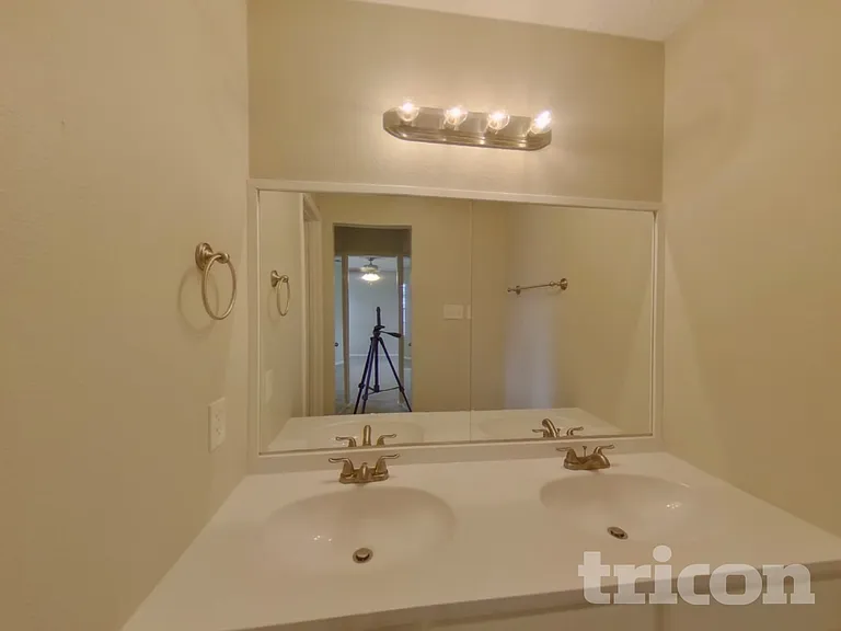 1020 Almond Dr — Photo 11