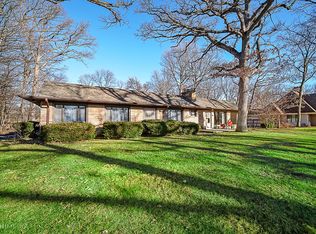 30 Picton Rd, Roselle, IL 60172