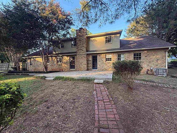 3rd image of 2112 Berry Cir