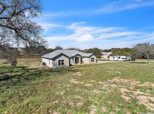 254 Broken Arrow, Floresville, TX 78114