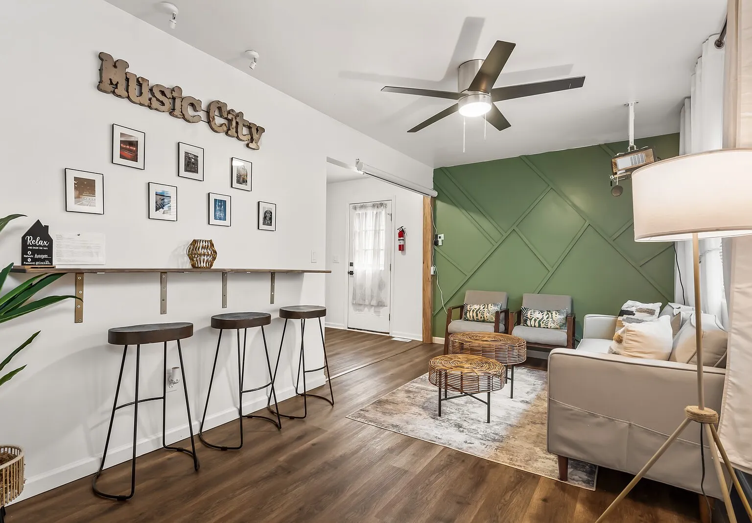 3 bed, 1100 sqft, $1,850 — Photo 1