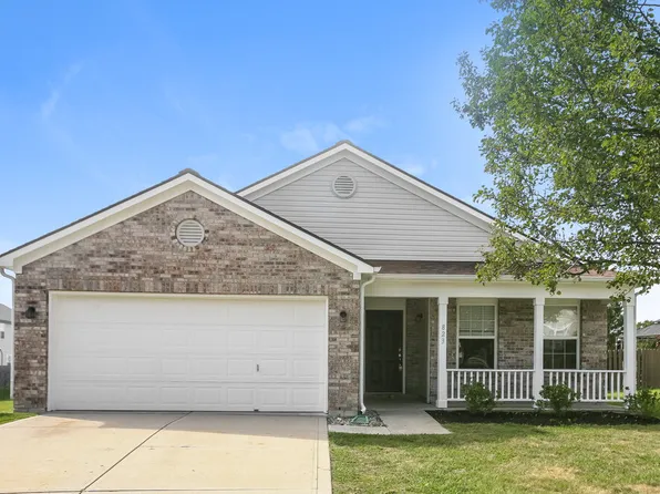 823 Pine Lake Dr, Greenwood, IN 46143