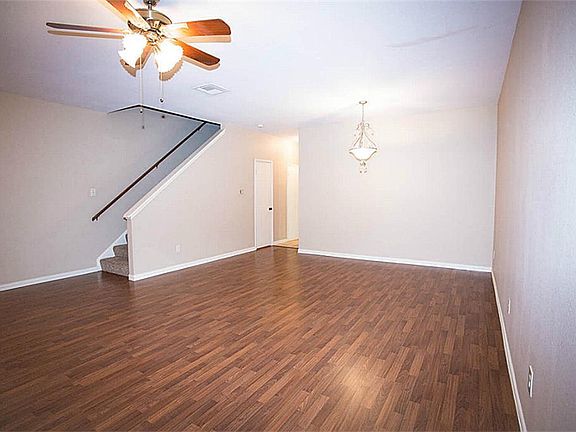 3rd image of 17527 Red Oak Dr #7527