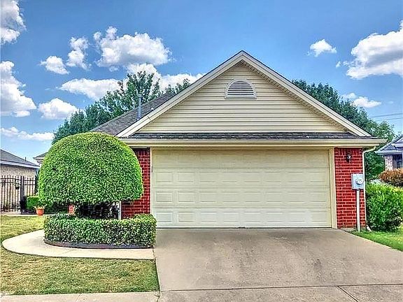 2nd image of 3006 Huntington Ct