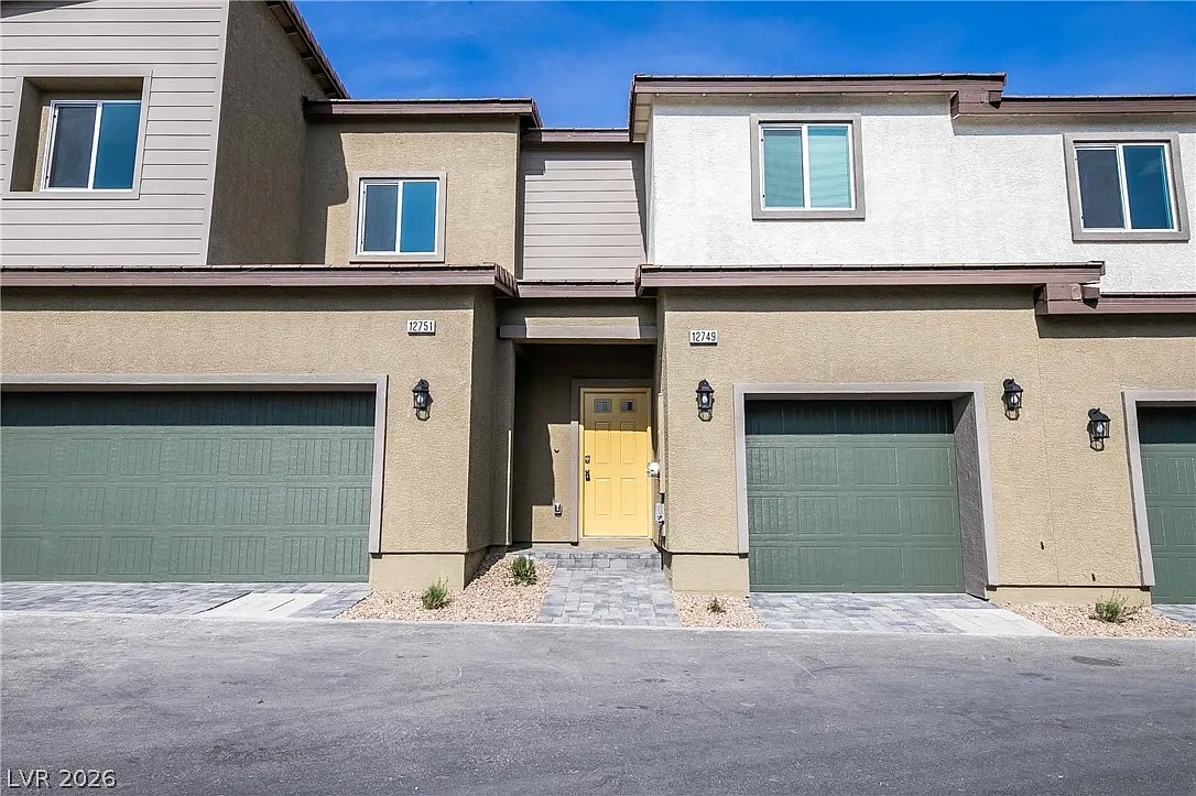 3 bed, 2.0 bath, 1346 sqft, $1,900 — Photo 1