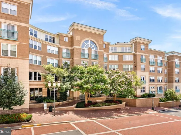 12001 Market St APT 432, Reston, VA 20190