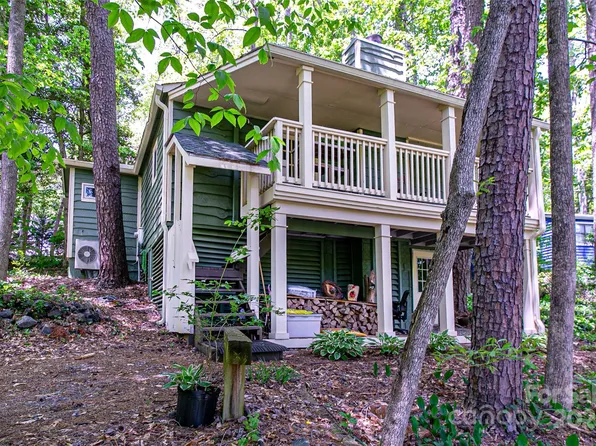 70 Lake Sega Cir, Brevard, NC 28712