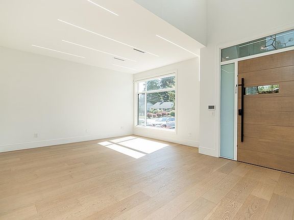 2nd image of 5093 2nd Ave
