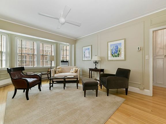 3rd image of 988 Memorial Dr APT 487