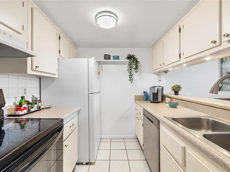 2525 W Bay Dr #C21 — Photo 15