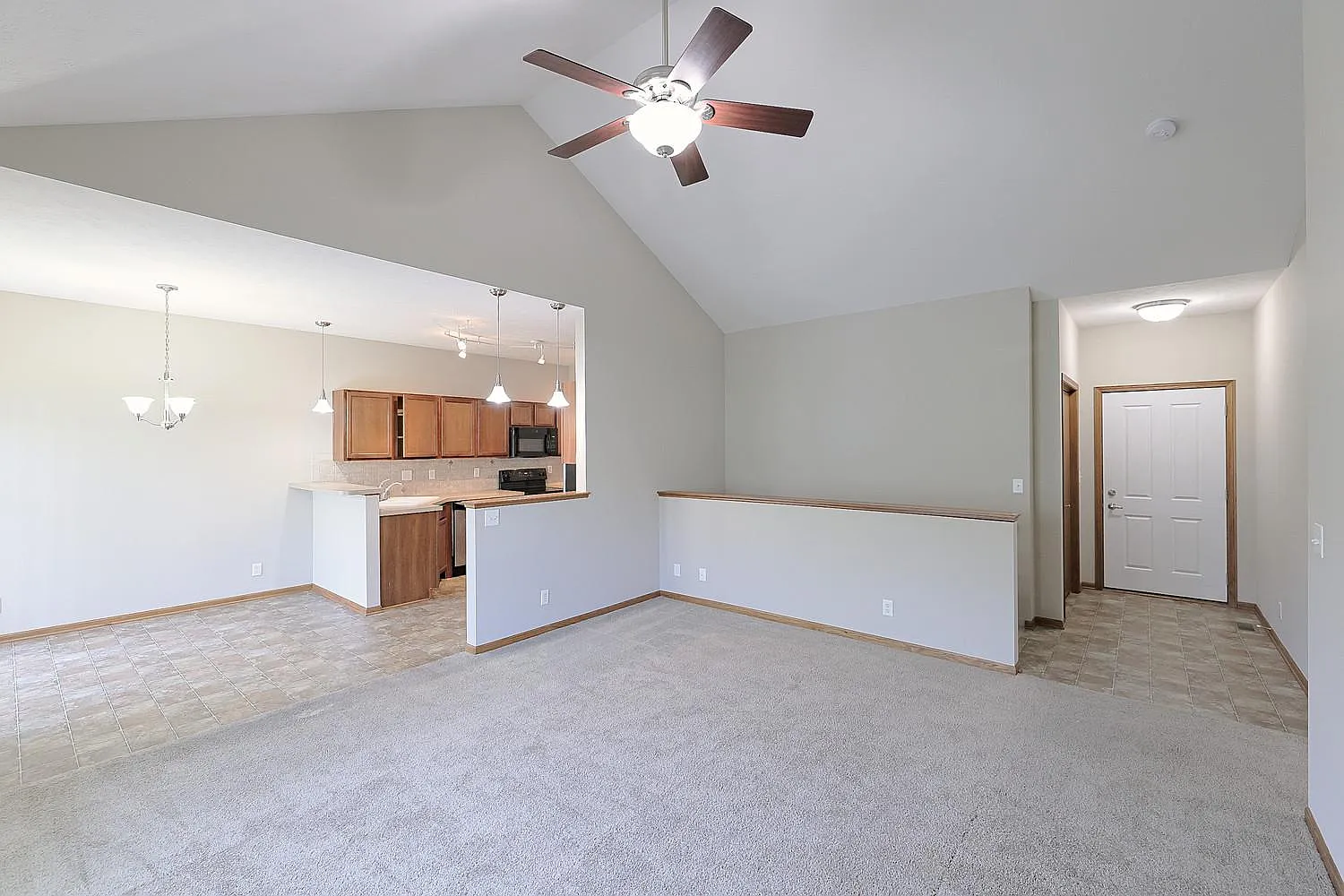 4 bed, 2231 sqft, $2,319 — Photo 3