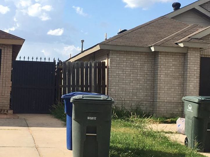 2nd image of 816 Prancer Rd