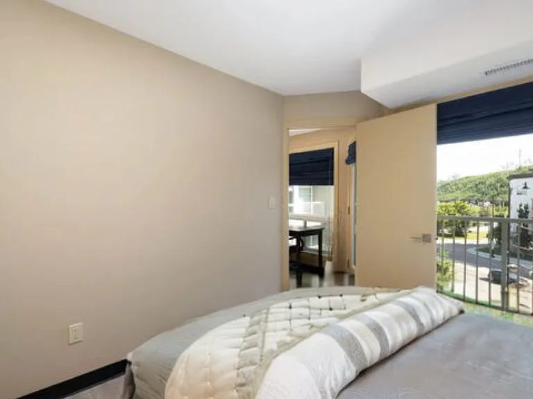 10300 Franklin Ave — Photo 16