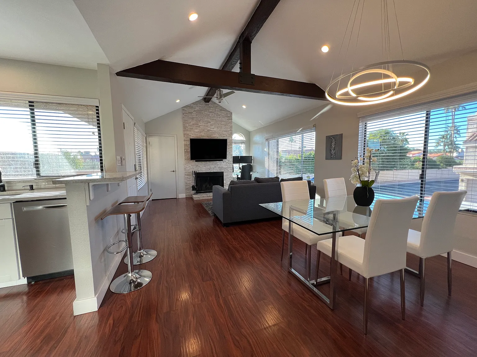 1 bed, 704 sqft, $1,995 — Photo 1
