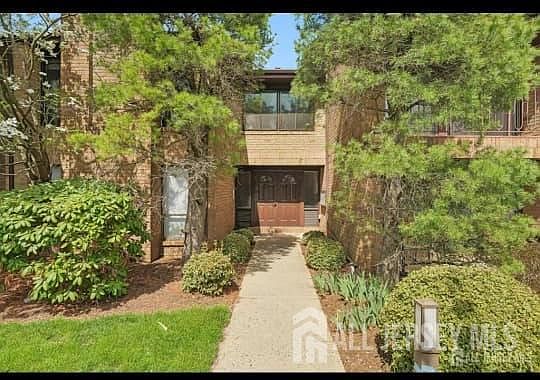 2nd image of 262 Willowbrook Dr
