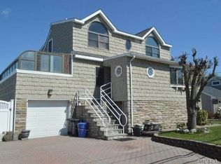 193 Inlet Dr, Lindenhurst, NY 11757