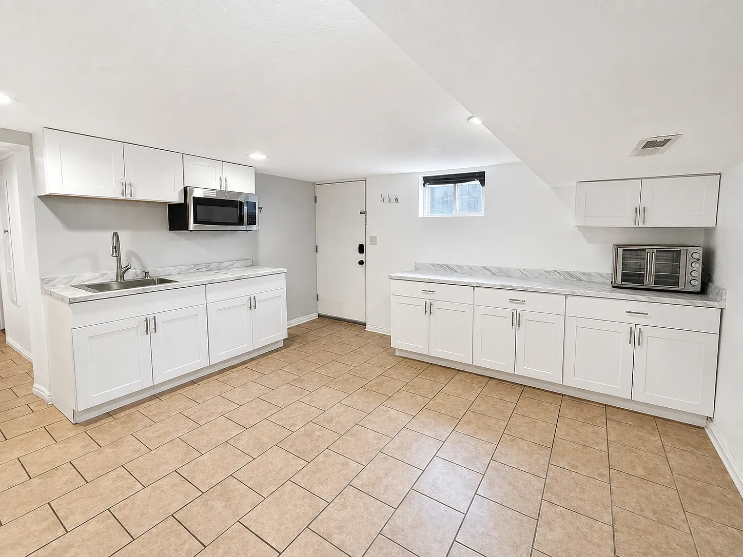 2111 S Wyoming St — Photo 2